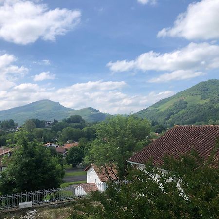 Maison D'Hotes Larraldia Uhart-Cize Bagian luar foto