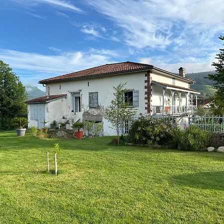Maison D'Hotes Larraldia Uhart-Cize Bagian luar foto