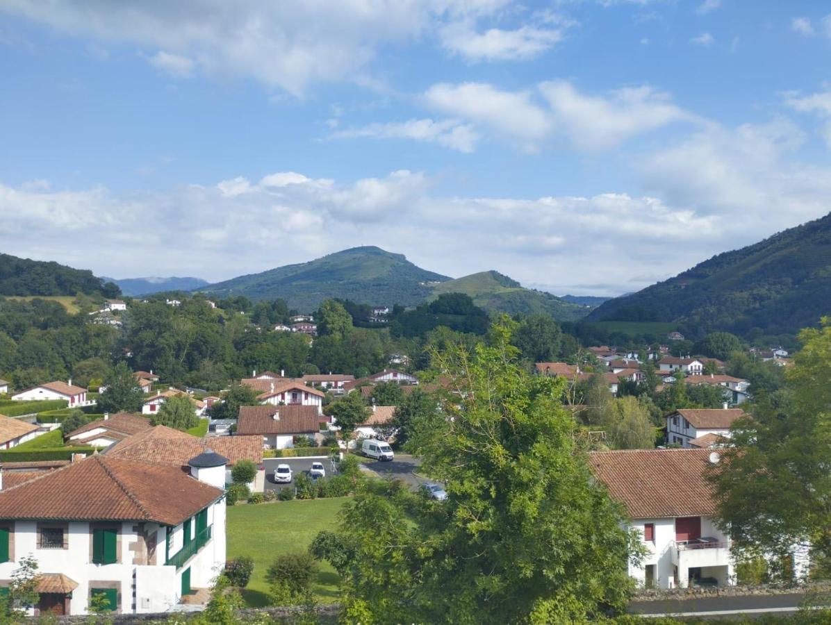 Maison D'Hotes Larraldia Uhart-Cize Bagian luar foto